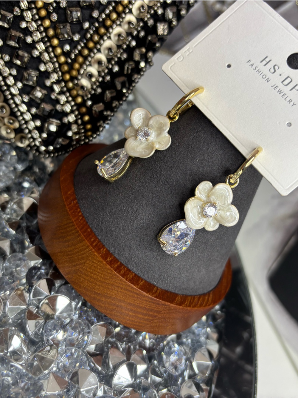 Charming Charlie embellished beaded clutch bag w/floral earrings - Picture 8 of 14